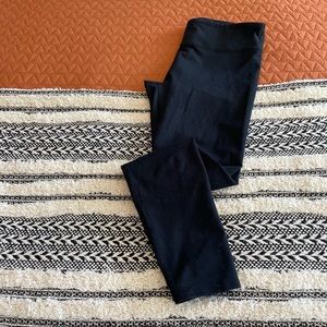 Fabletics black full length leggings sz.Large no size tag check measurements